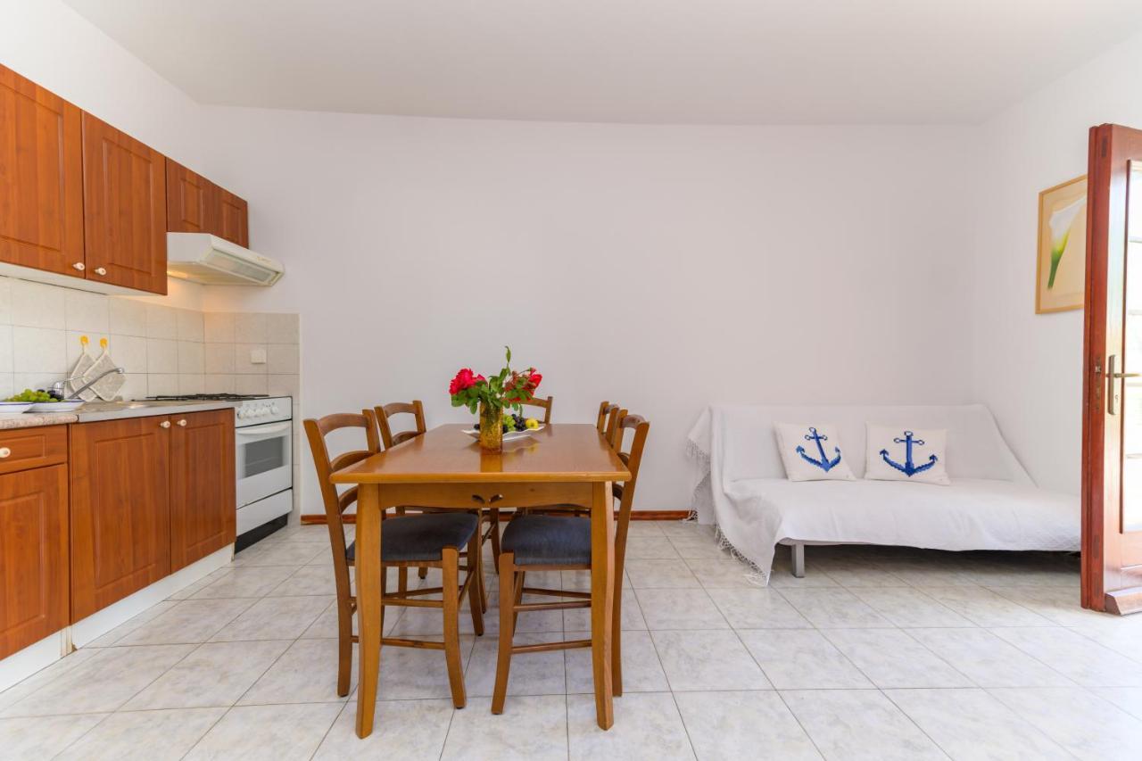 נזרין Apartments Marina Veskovic מראה חיצוני תמונה