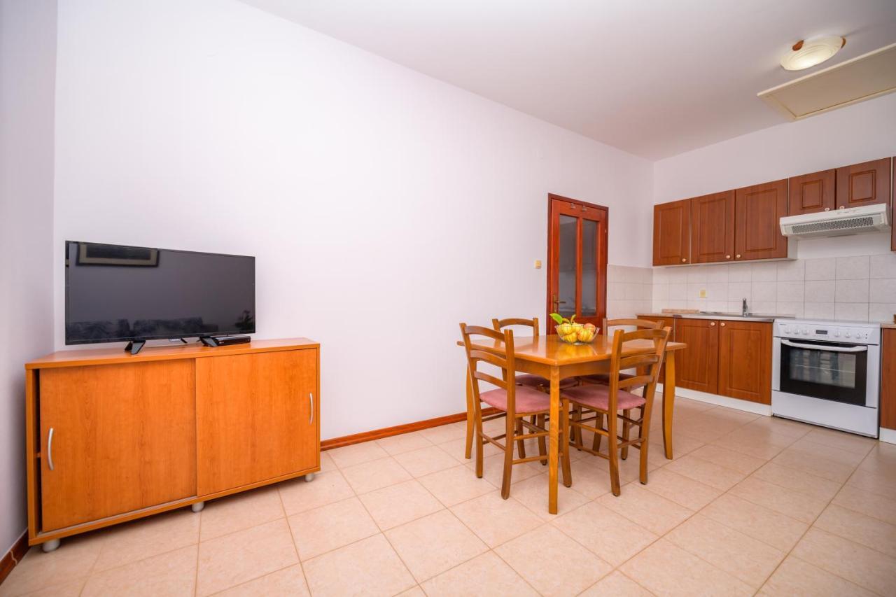 נזרין Apartments Marina Veskovic מראה חיצוני תמונה