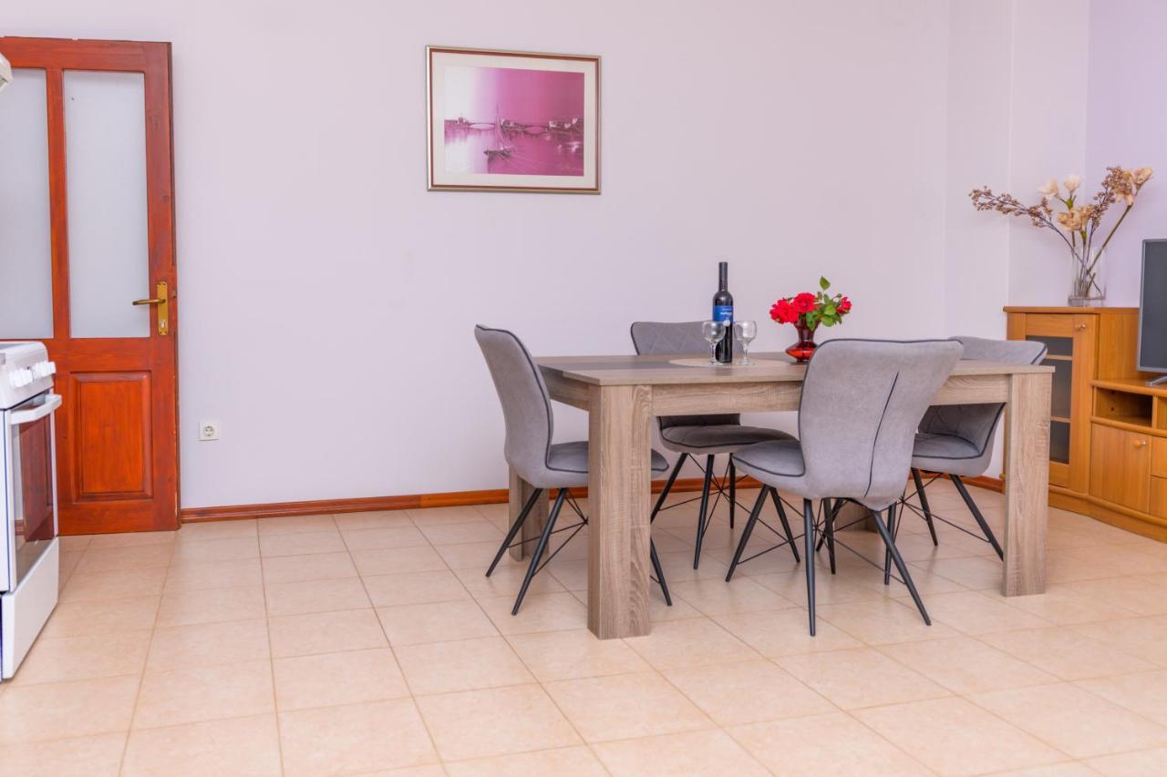 נזרין Apartments Marina Veskovic מראה חיצוני תמונה