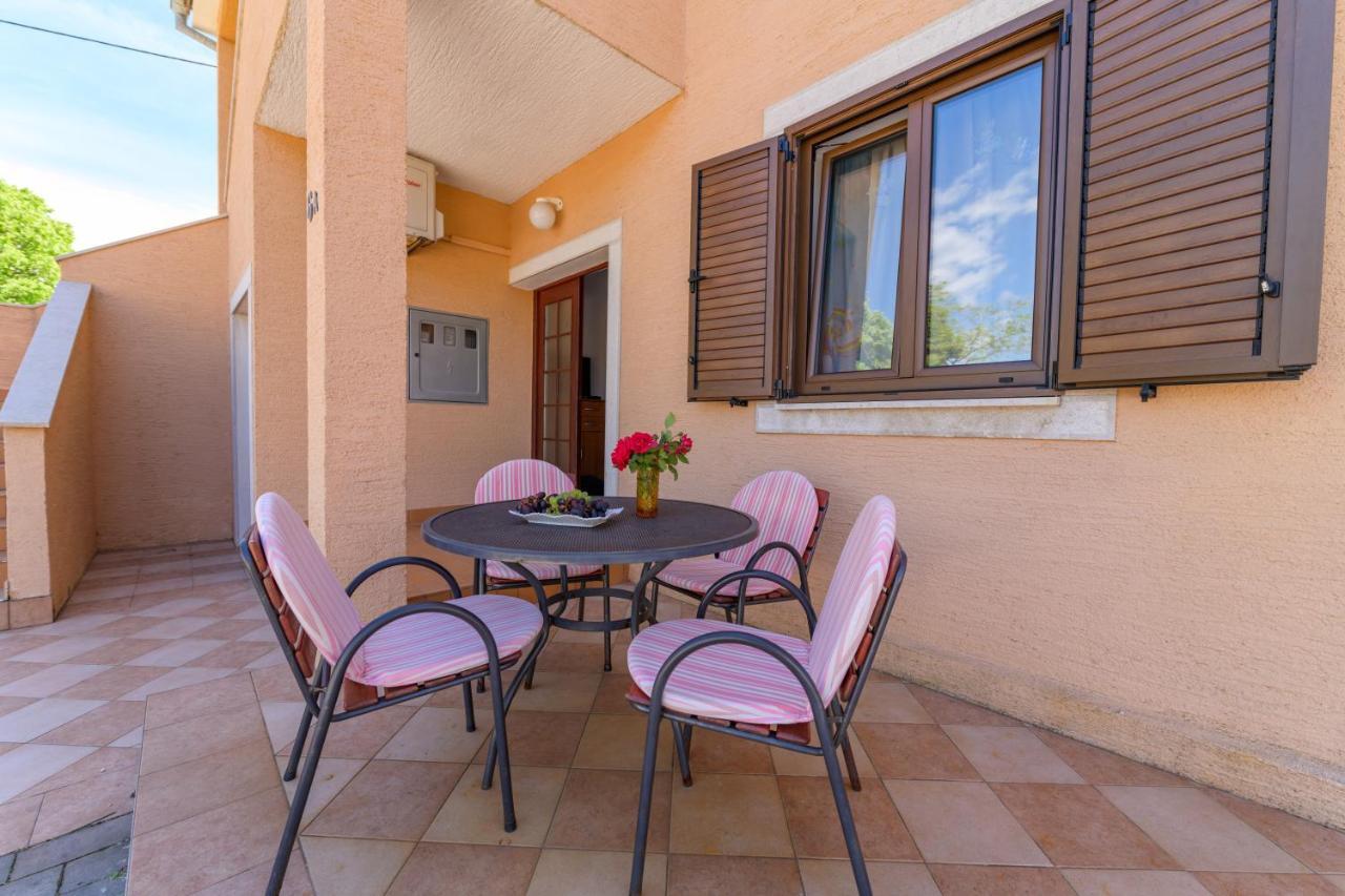 נזרין Apartments Marina Veskovic מראה חיצוני תמונה